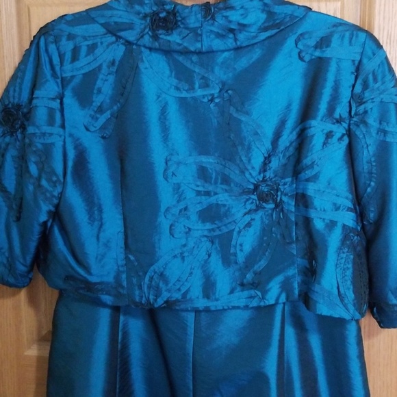 Formal dress - Picture 6 of 8